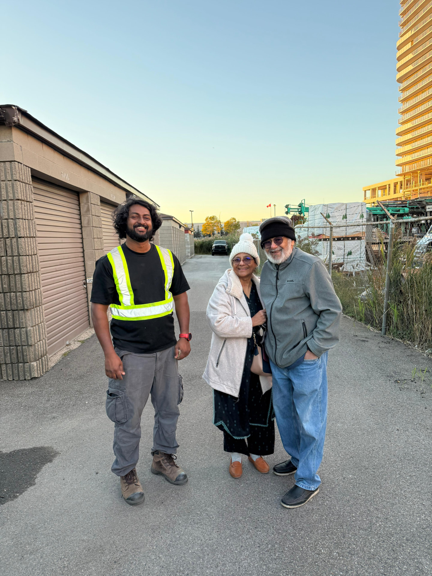 Acemovers crew member with customers after completing their move